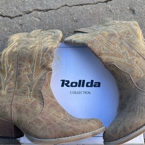 Rollda Women’s Rustic Western Boots Size 7.5